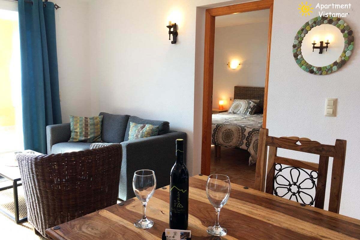 Salón y dormitorio de Apartment Vistamar 1