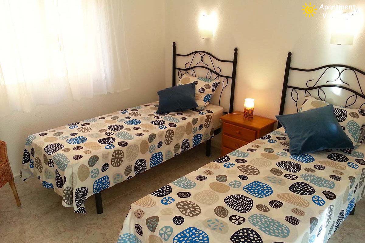 Dormitorio con dos camas de Apartment Vistamar 3